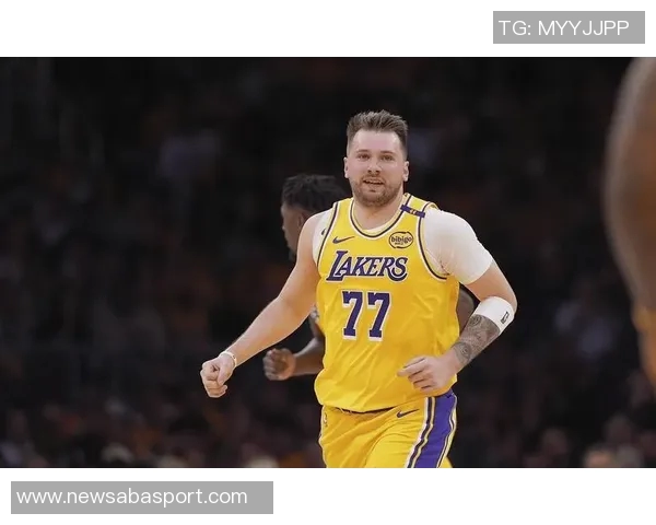 东契奇赛场精彩表现暗示勒布朗慢慢恢复不急的态度 东契奇赛场精彩表现暗示勒布朗慢慢恢复不急的态度