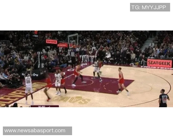 汤姆林全力以赴助球队争胜10中8砍下18分展现活力引擎风采