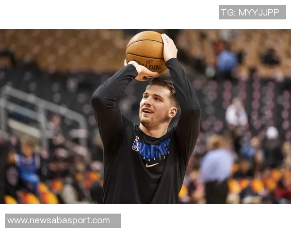 里夫斯点评东契奇扣篮表现称每次上篮都能轻松得分