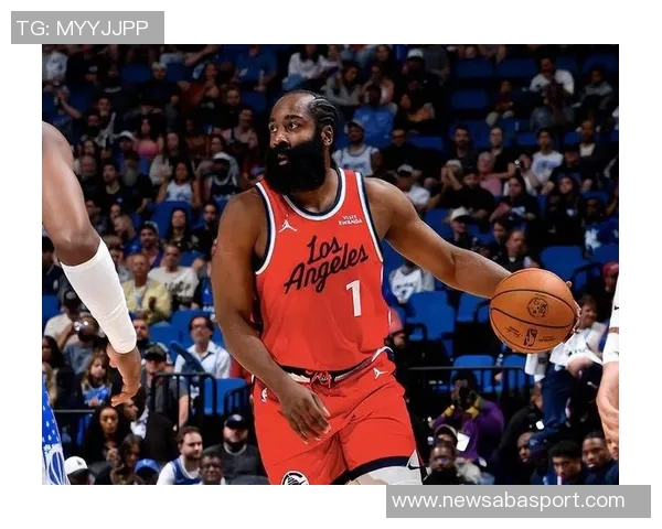 哈登上半场表现抢眼第二节独取14分助球队逆转局势